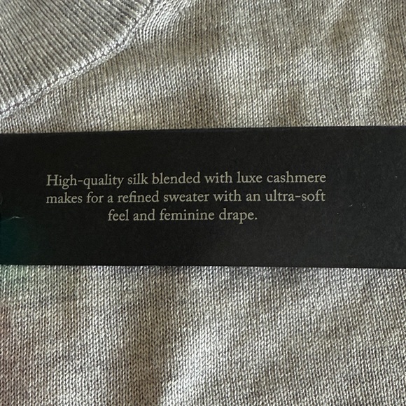 Banana Republic Women's Light Gray Crewneck Sweater - Picture 3 of 6